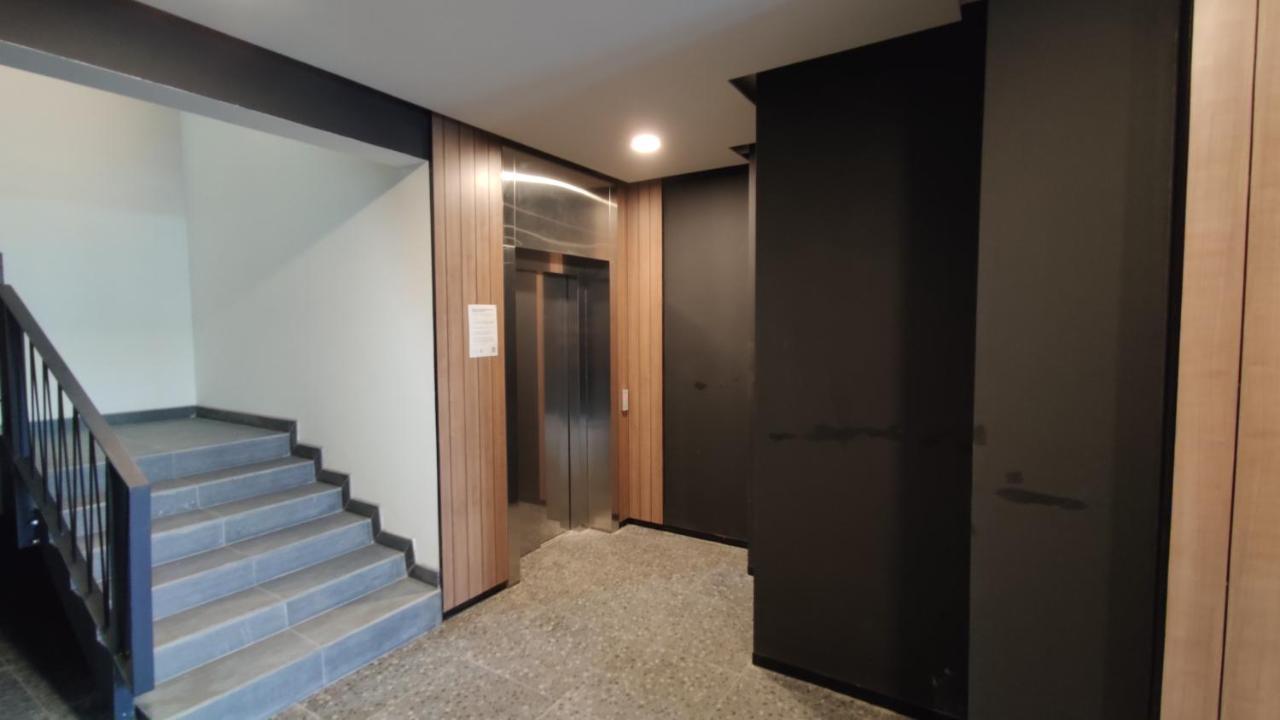 Rybalsky Studio Apartment Dnipro View Kiev Exterior foto